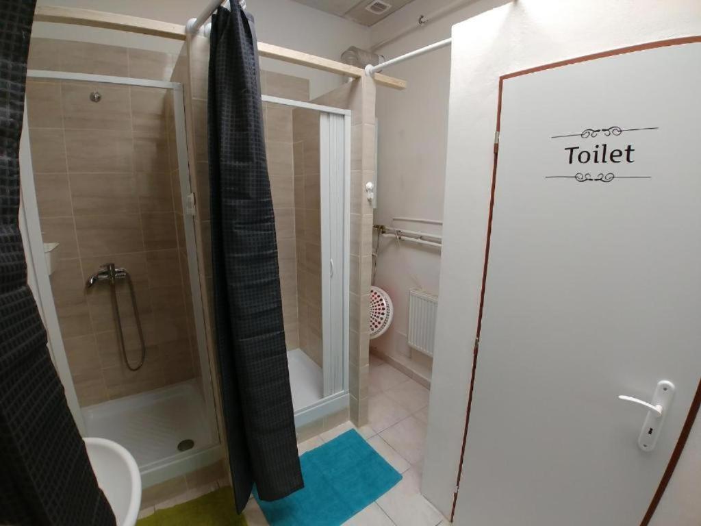 Rooms Veveri - Uvoz, 10 Min Peski Do Centru Brno Exteriör bild