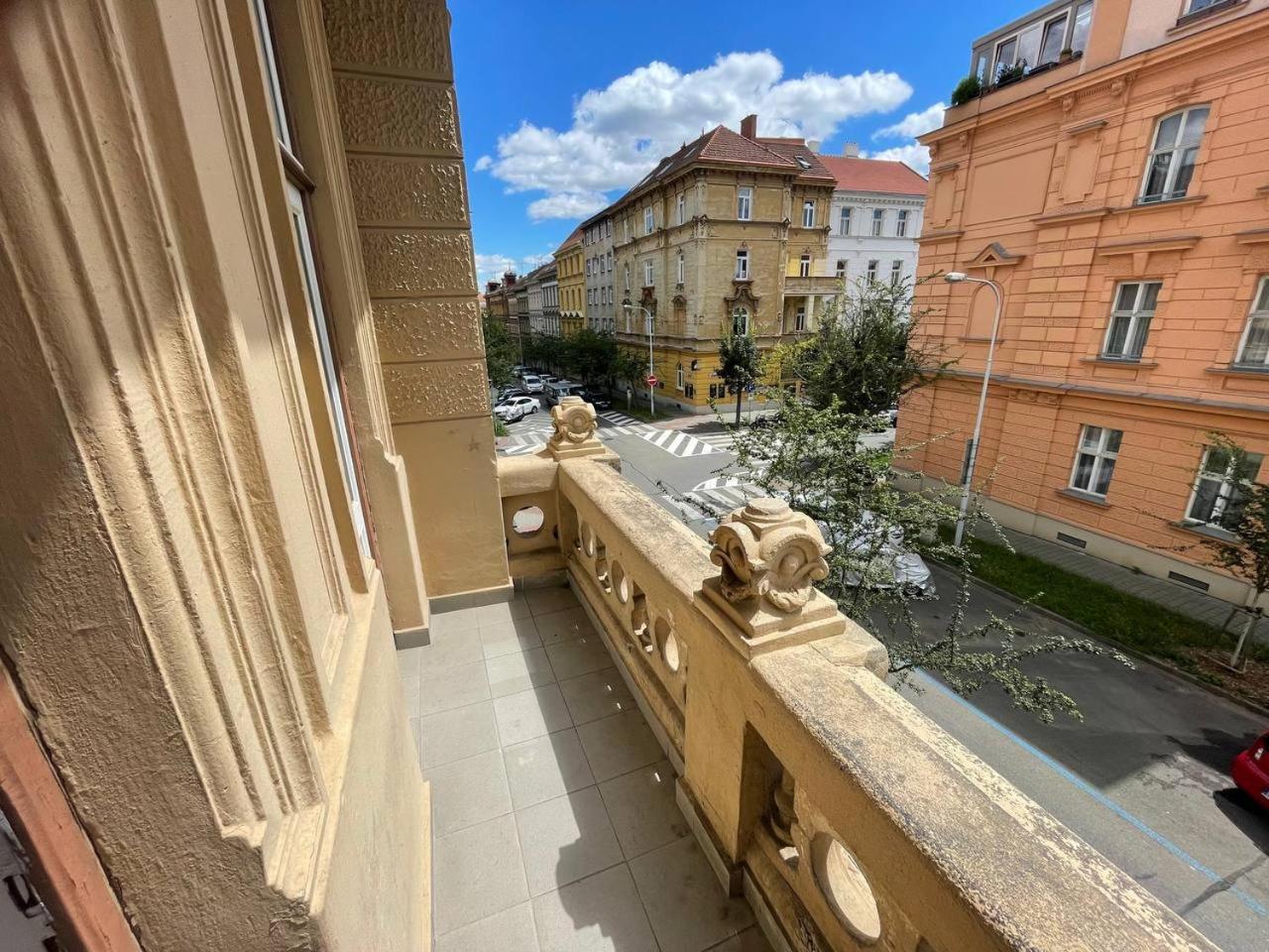 Rooms Veveri - Uvoz, 10 Min Peski Do Centru Brno Exteriör bild